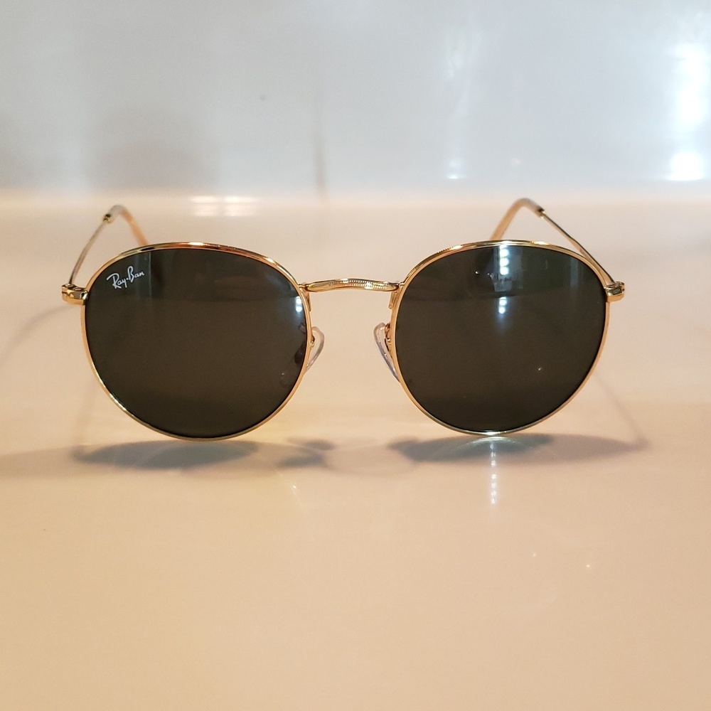 Never worn Ray Ban round aviator